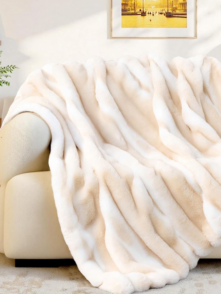 Plush Faux Rabbit Fur Throw Blanket 850gsm Thick & Warm, Ultra Soft Fluffy Bla